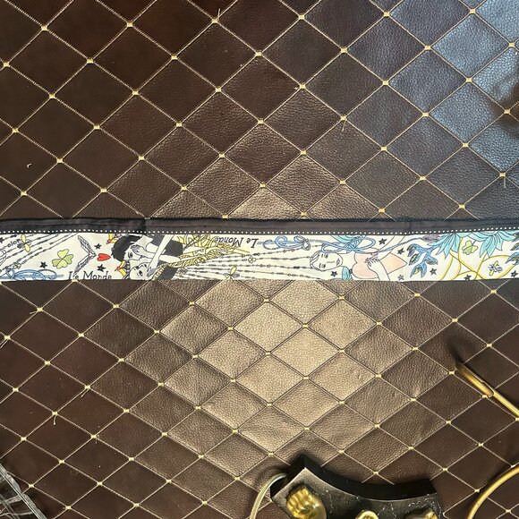 Silky Double-Sided Twilly Scarf – “Le Monde” Graphic Print - Picture 2 of 4